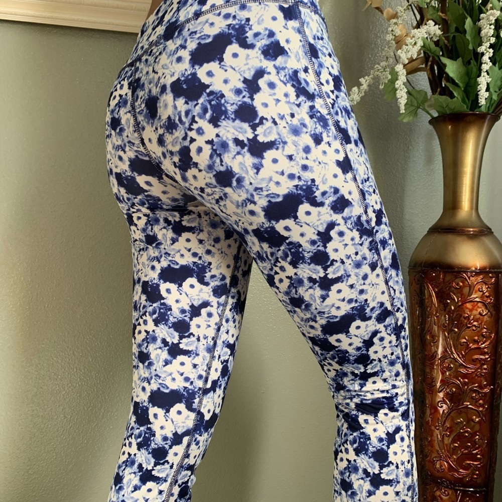 Vogo Athletica Yoga Floral Design Size Small - Picture 15 of 17